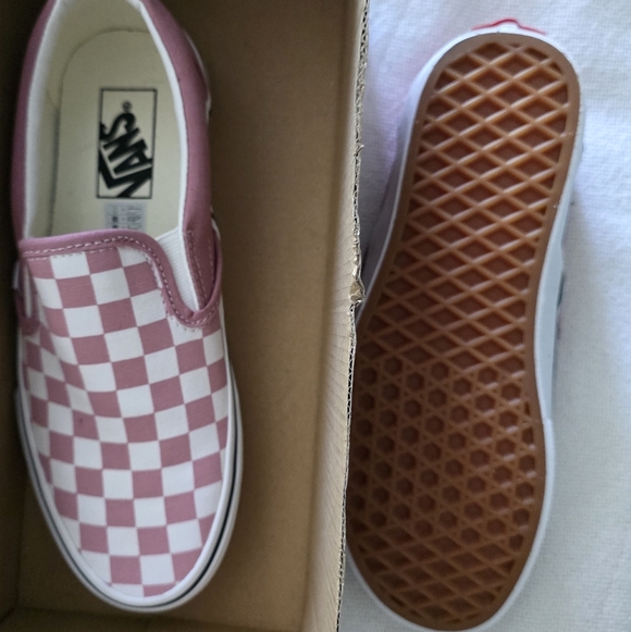 Vans Slip-On Checkerboard Sneakers in Pink and White - Picture 2 of 4
